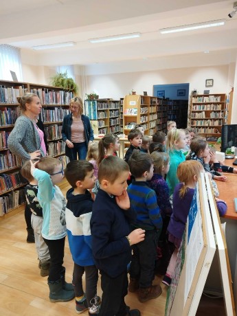 Návštěva knihovny ve Velešíně 2023-03-28 MŠ D. Třebonín 0004