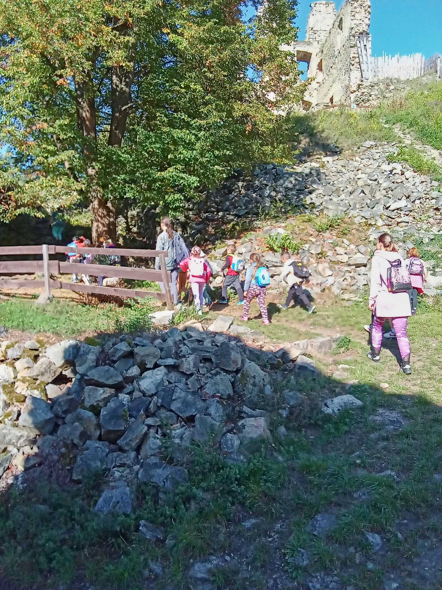 Výprava ZŠ na Dívčí Kámen 2023-09-29 Foto - K. Němečková H. 0024